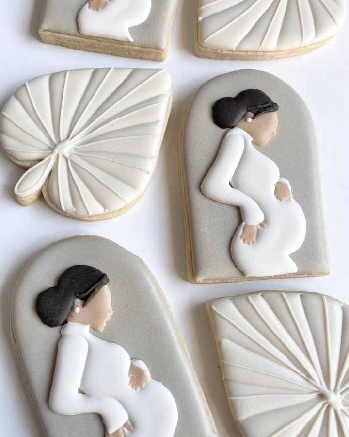 Chic and Neutral pregnancy announcement cookies
