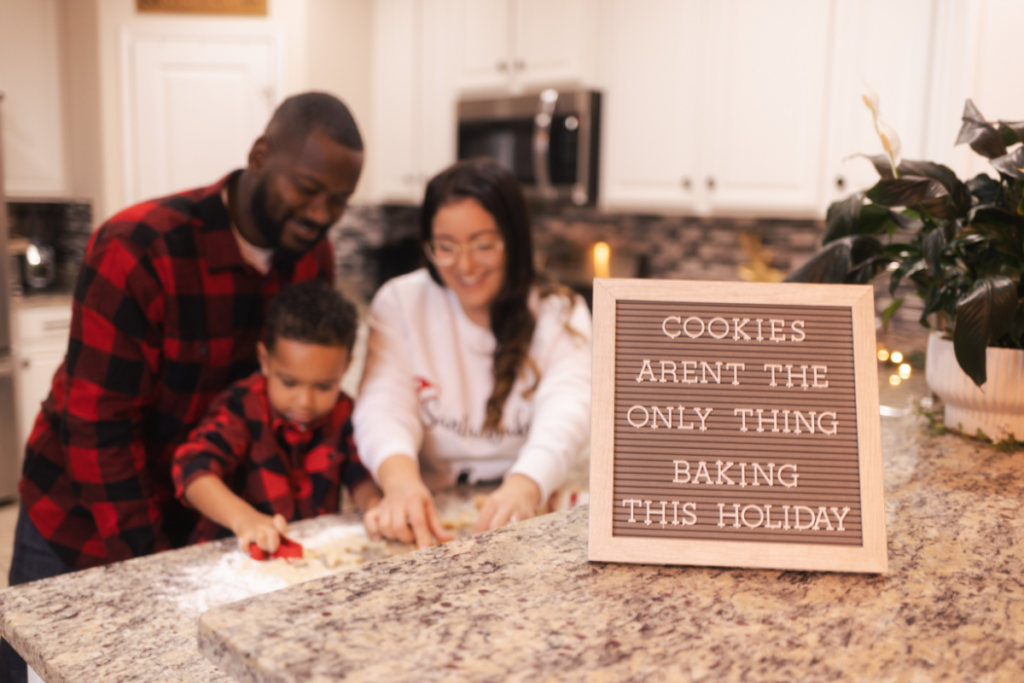 christmas cookies - Christmas Pregnancy Announcement Photoshoot Ideas