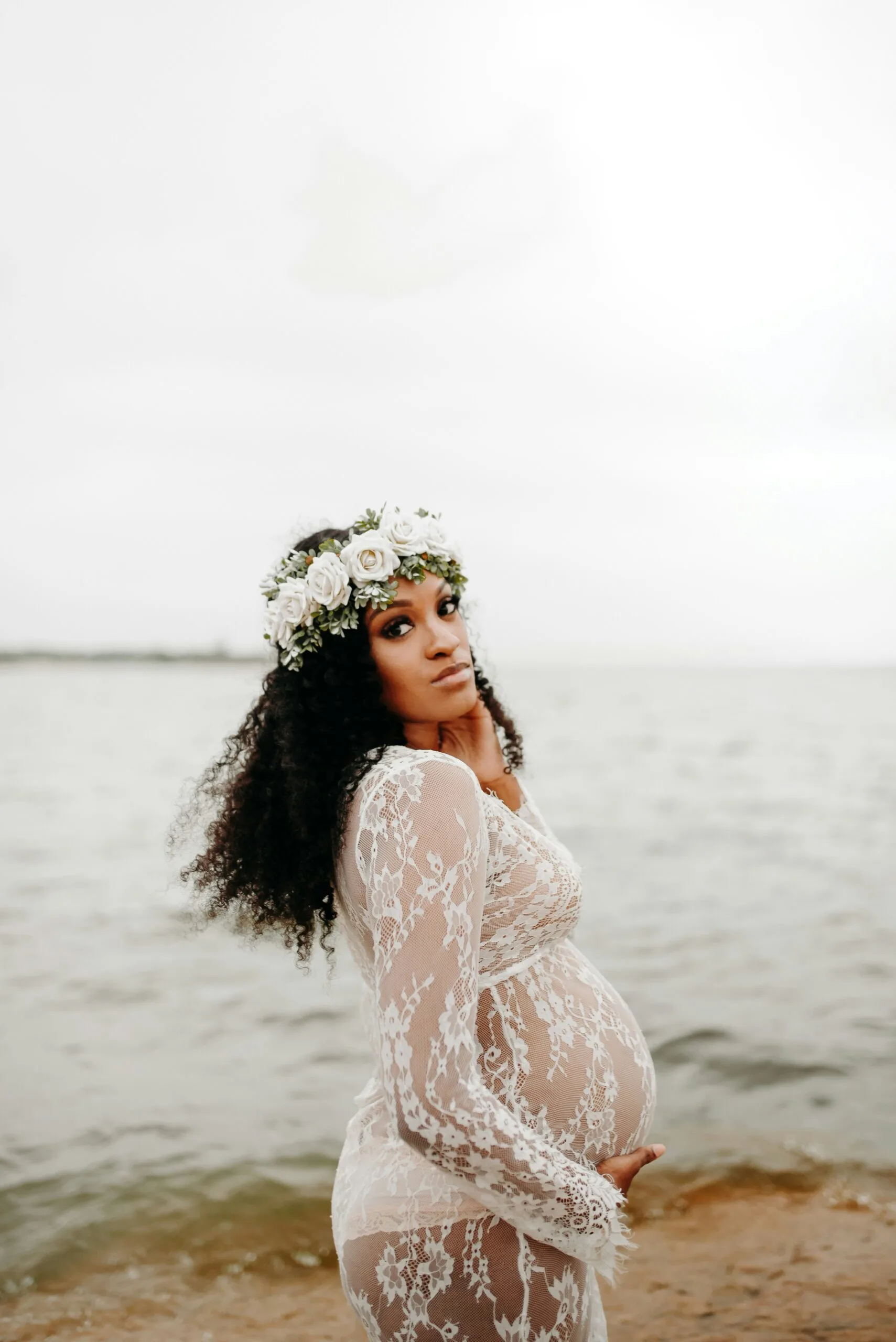 pregnancy | Pregnant mother by the beach